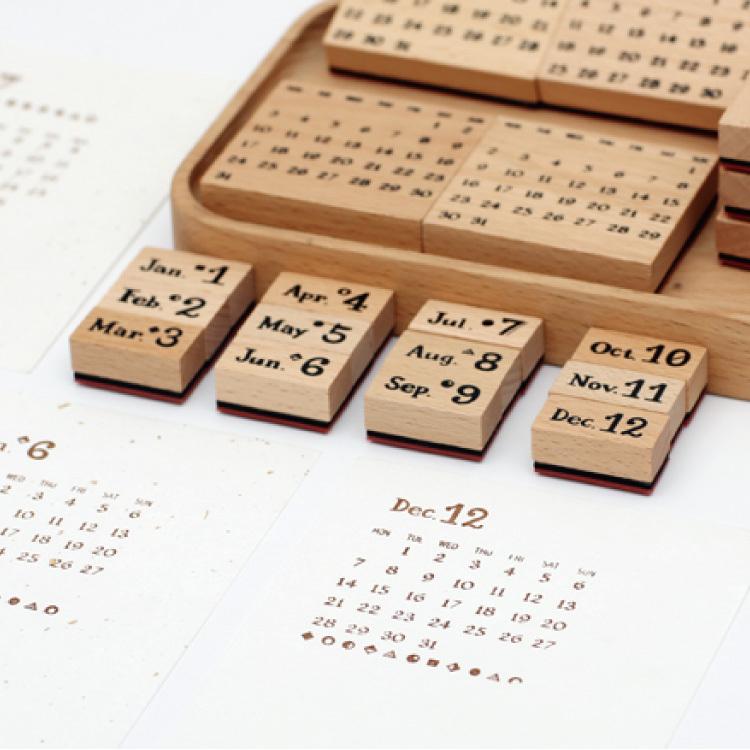 木製テーブルと万年カレンダーのセットです。 楽天市場】万 年