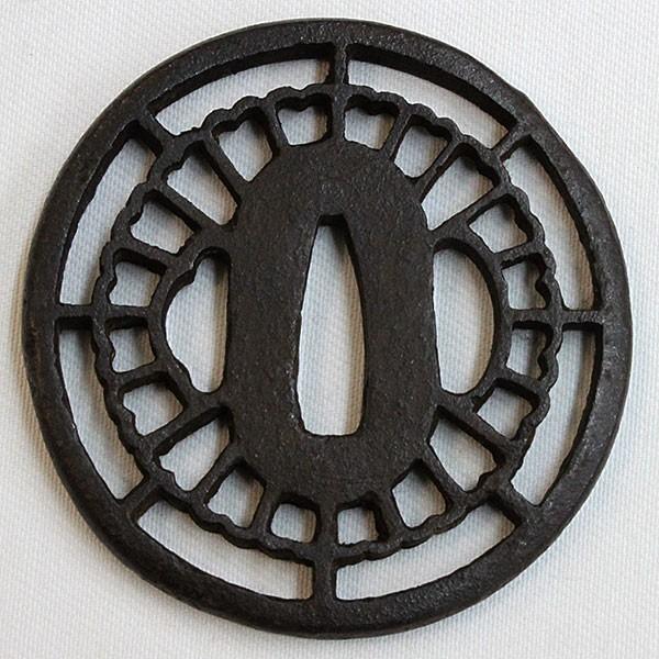 鍔 T 222 鐔 菊花連透 鉄地 鍔 刀装具 S2tb 日本刀販売の明倫産業 通販 Yahoo ショッピング