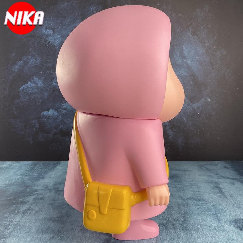 しんちゃん　インテリアフィギュア　等身大　約40cm ピンクのレインコートver しんちゃん インテリアフィギュア 等身大 約40cm ピンクのレインコート