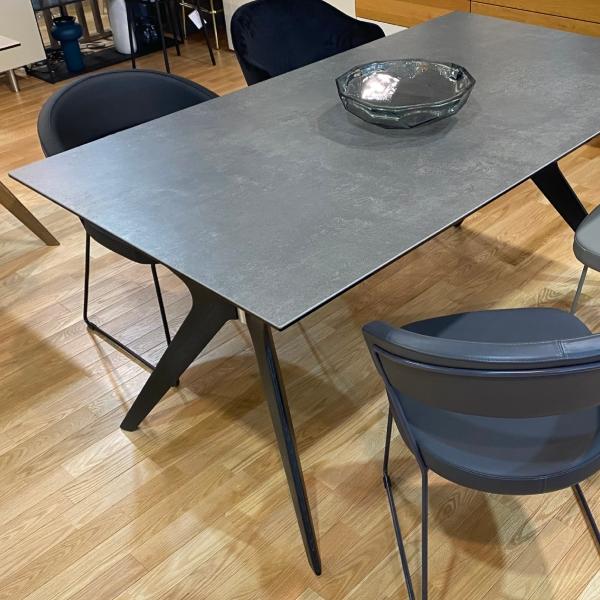 calligaris 【日本限定色】TOKYO トーキョー P132:グラファイト calligaris 【日本限定色】TOKYO トーキョー P132:グラファイト