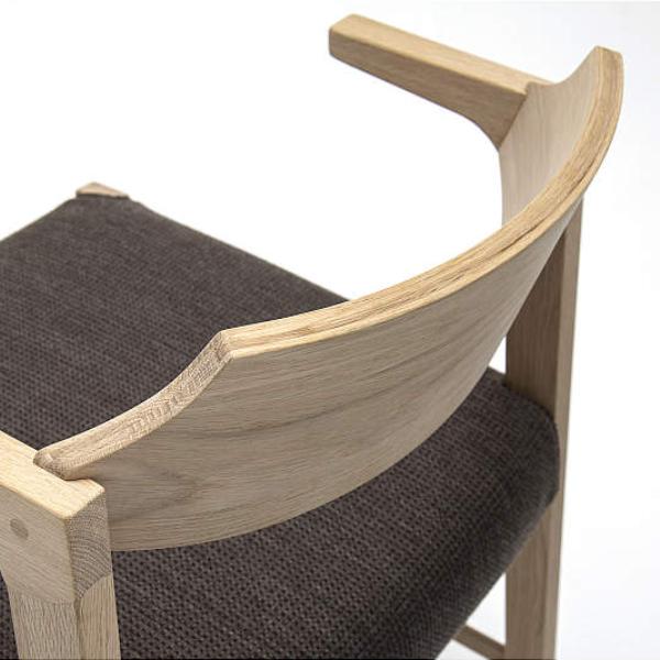 【カリモク】ダイニングチェア　椅子　食卓　B カリモク家具（KARIMOKU FURNITURE） カリモク 食堂椅子（肘小） CW38