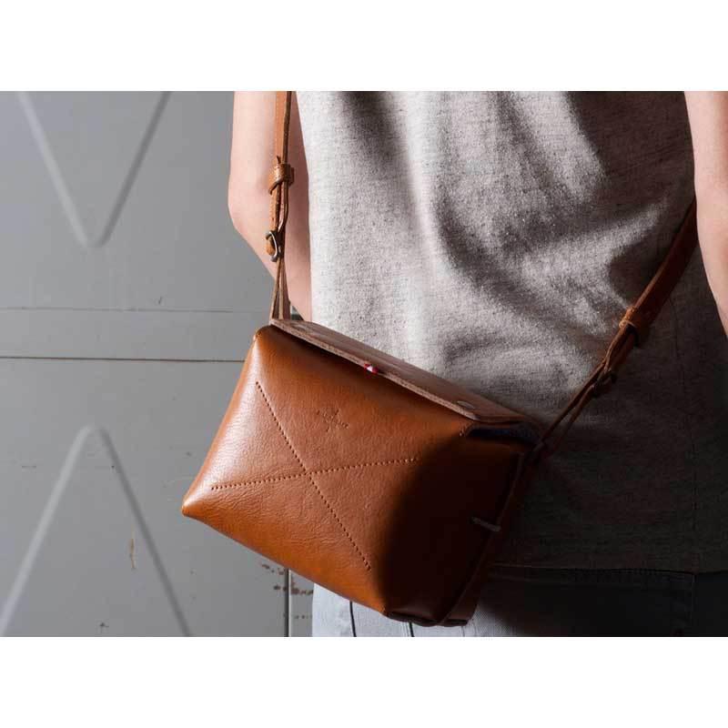 カメラバッグ hardgraft イタリアンレザー ショルダーバッグ Brown