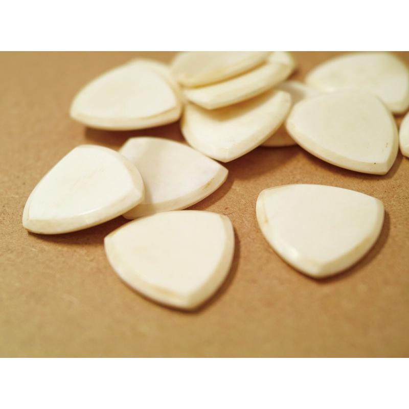 ラクダの骨で作られたトライアングル おにぎり型ピック 3.0mm/Animals