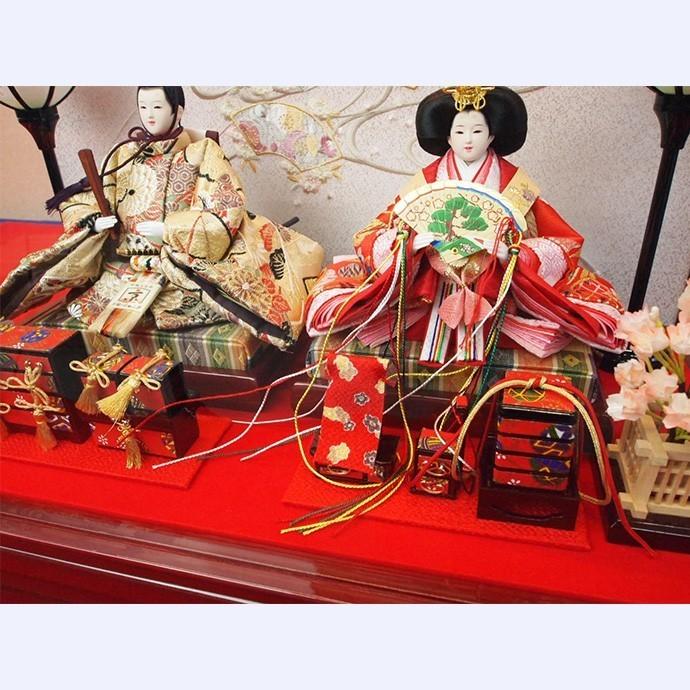 【メール便】 平安豊久　雛人形 ひな人形　「宝雲(ほううん)」　着物、背景の刺繍、道具にこだわったアクリルケースです。 ケース入り 【1308744289】(46957円)
