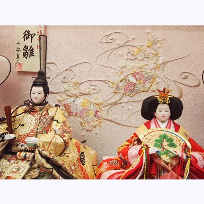 【メール便】 平安豊久　雛人形 ひな人形　「宝雲(ほううん)」　着物、背景の刺繍、道具にこだわったアクリルケースです。 ケース入り 【1308744289】(46957円)