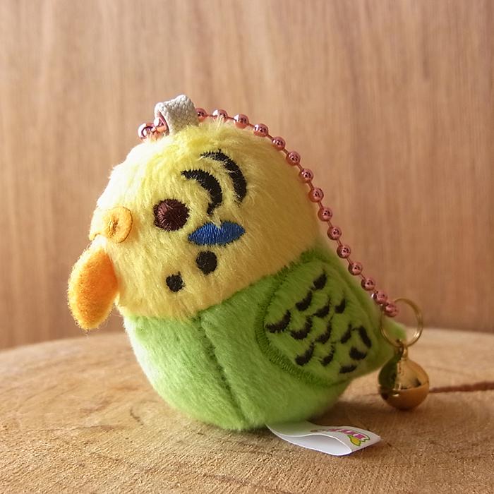 No.1103 黄色インコちゃんの気になるもの　オーバル型キーホルダー TST 鈴付き キーホルダー セキセイインコ（イエロー・グリーン