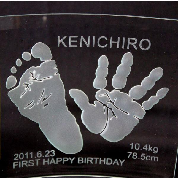 １歳手形足形フォトフレーム（縦形）/１歳のお誕生祝い・記念に赤ちゃんの手形足形をフォトフレーム（写真立）にエッチング/成長記録に、内祝い、プレゼントに｜ninoart-glass｜03