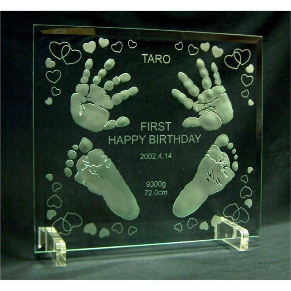 手数料安い １歳記念手形足形ガラスプレート ハート １歳記念 誕生日祝いに赤ちゃんの手形足形をガラスプレートにエッチング ベビーの成長記録に 内祝い プレゼント 海外正規品 Nooitmeergrasmaaien Be