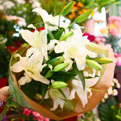 ユリの花束　送料無料　母の日完売　開店祝い　（Yahoo!・花束 胡蝶蘭フラワーギフト屋）