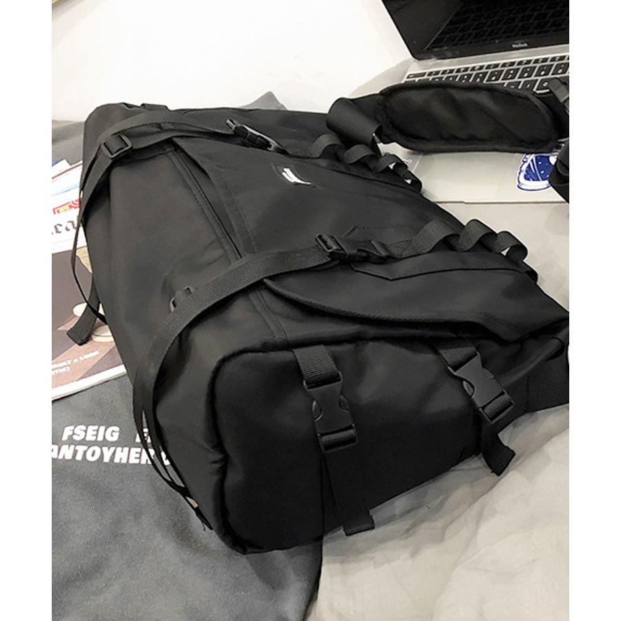 melitum 撥水ナイロンメッセンジャーバッグ 黒 カラビナ付き melitum