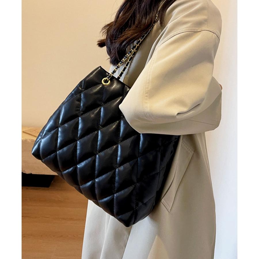 ショルダーバッグ レディース 斜めがけ キルティング 大人 軽量 大きめ