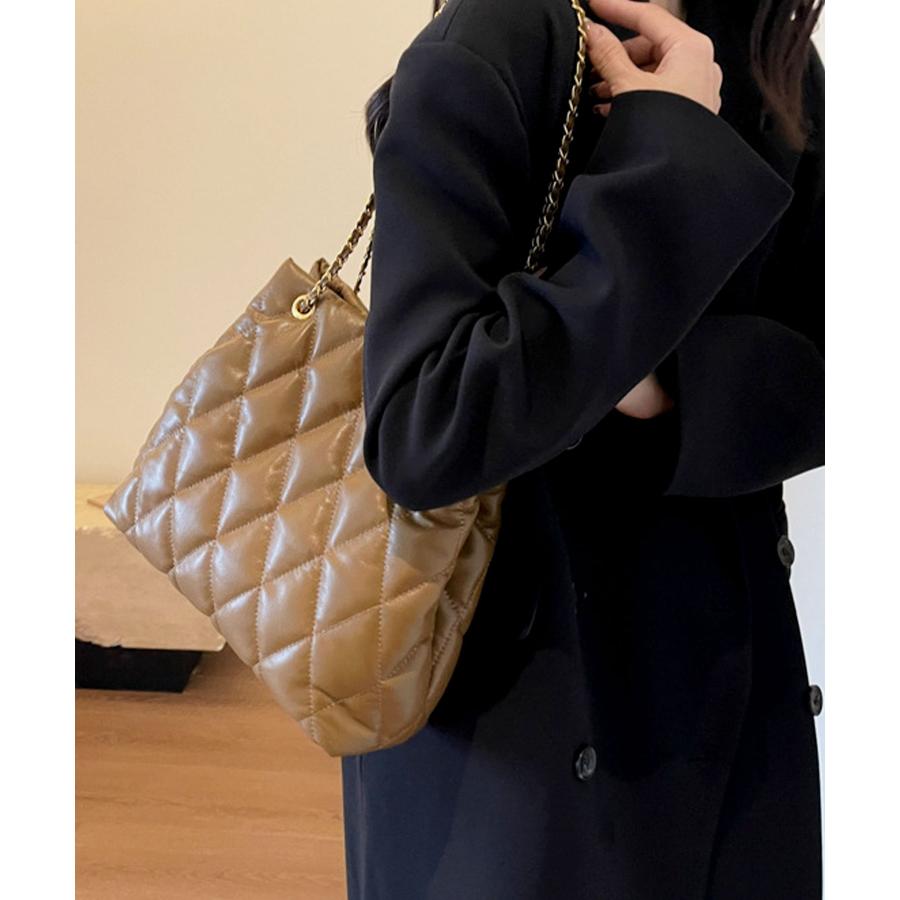 ショルダーバッグ レディース 斜めがけ キルティング 大人 軽量 大きめ