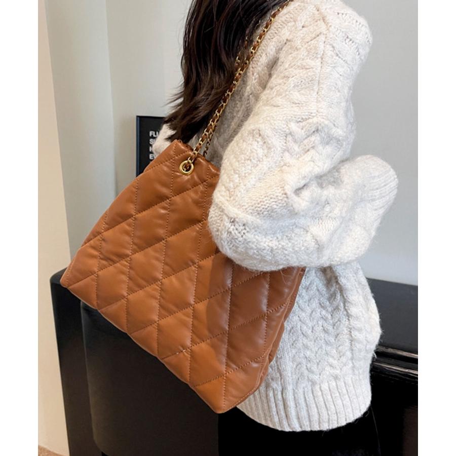 ショルダーバッグ レディース 斜めがけ キルティング 大人 軽量 大きめ