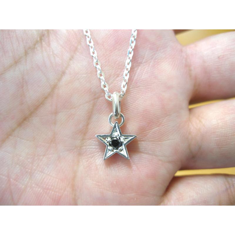 仁尾彫金『一つ星ブラックダイヤペンダント』ハンドメイド528b 仁尾彫金『一つ星ブラックダイヤペンダント』ハンドメイド528b : 仁尾