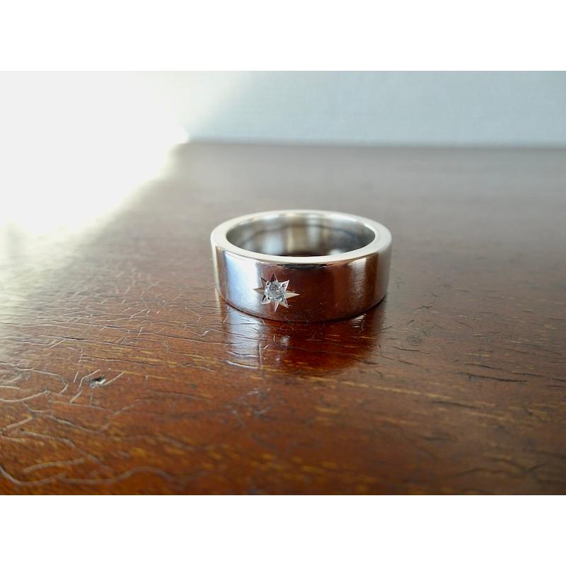 仁尾彫金『一つ星2.3mmダイヤ、幅7mm、プラチナ平打リング  