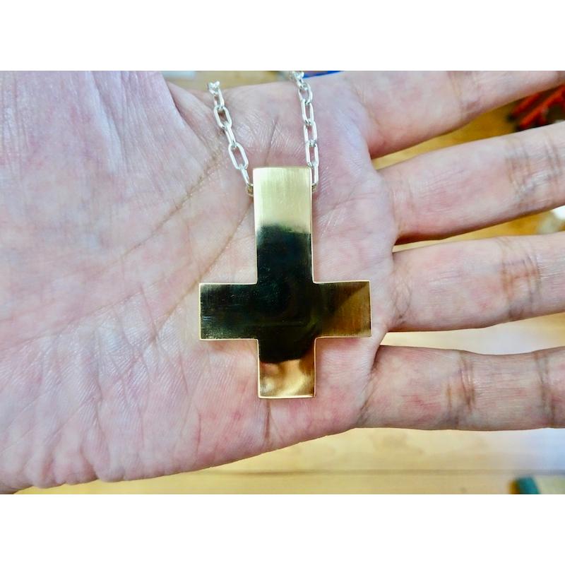 仁尾彫金『ビッグブロック、ゴールド逆十字クロス』ハンドメイド252 