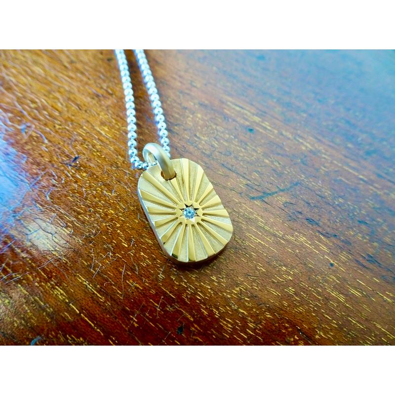 仁尾彫金『一つ星ダイヤ、k18太陽のプレート2、光磨き』ハンドメイド 