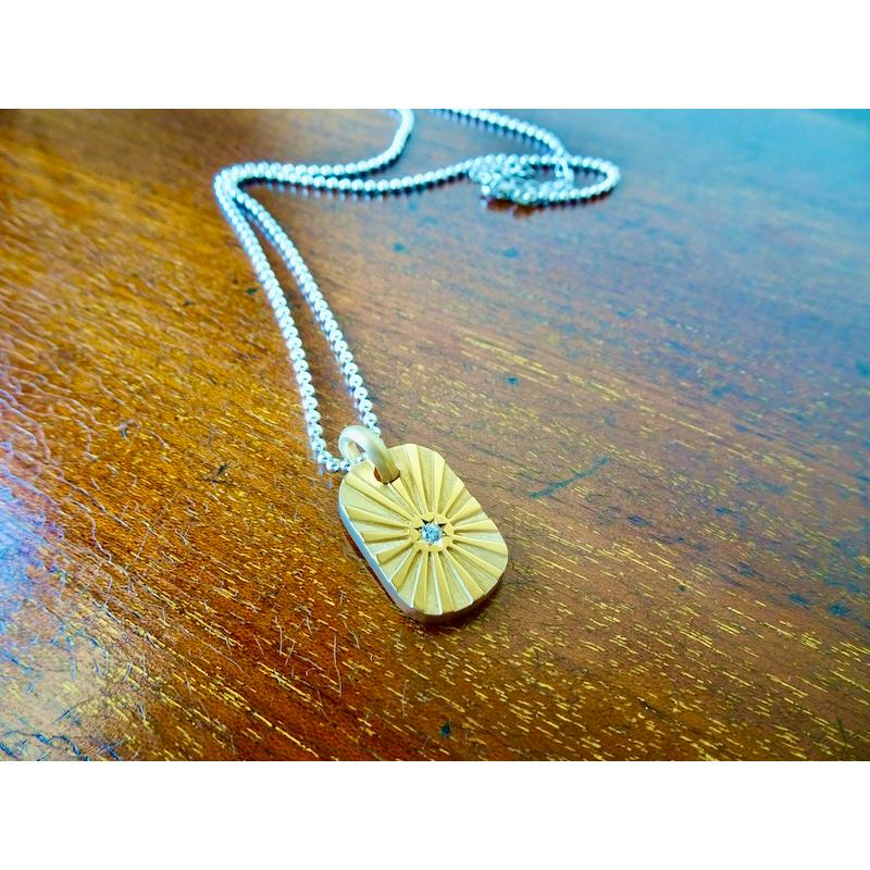 仁尾彫金『一つ星ダイヤ、k18太陽のプレート2、光磨き』ハンドメイド 