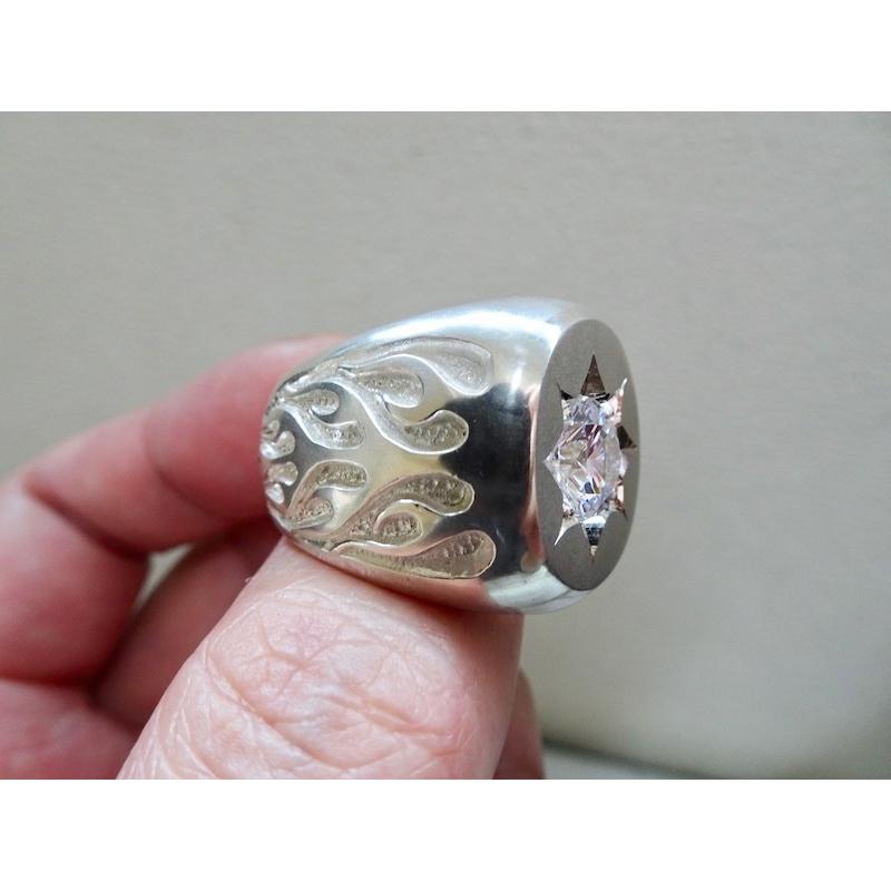 仁尾彫金『一つ星ジルコニアファイヤーパターン楕円の印台リング  