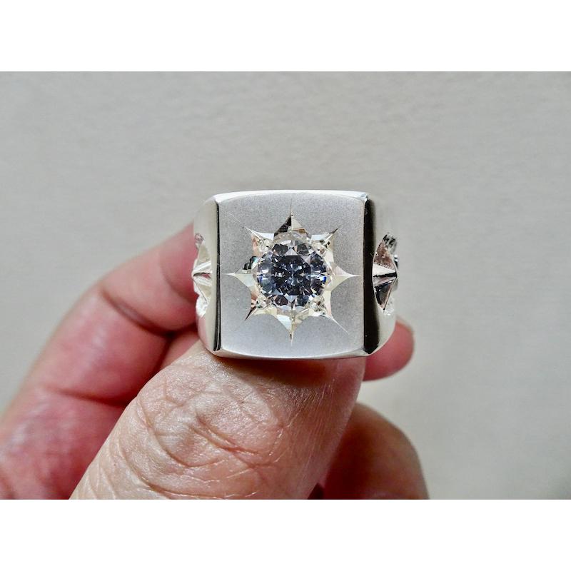 仁尾彫金『一つ星ジルコニア、星とサンダーの印台リング』ハンドメイド 