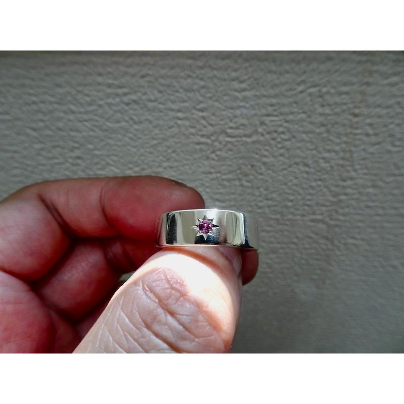 仁尾彫金『一つ星２.７mmピンクスピネル、幅1cm、プラチナ平打リング』273b 仁尾彫金『一つ星2.5mmピンクスピネル、幅7mm、プラチナ平打リング