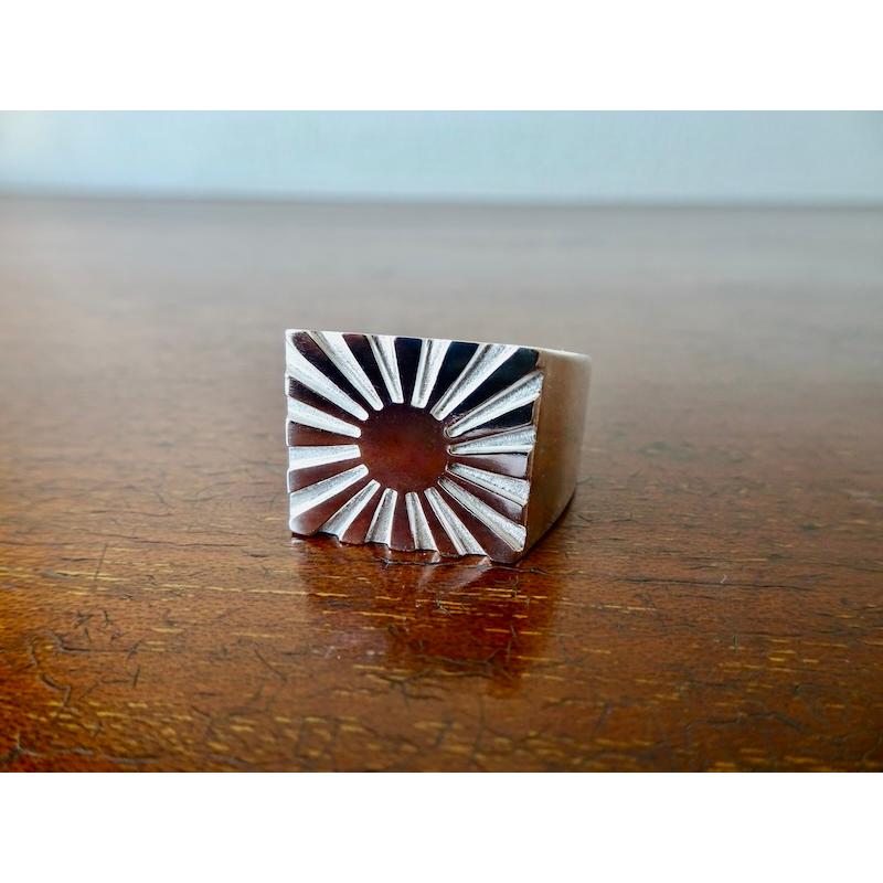 仁尾彫金『プラチナ、太陽の印台リング2、磨き』ハンドメイド325