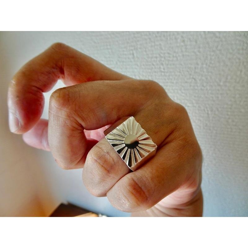 仁尾彫金『k18太陽の印台リング2、磨き』ハンドメイド325 仁尾彫金『太陽の印台リング2、磨き』ハンドメイド325 : 仁尾彫金