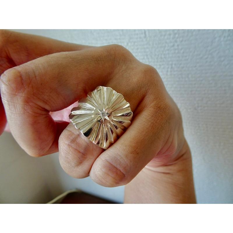 仁尾彫金『一つ星ダイヤ、最大幅2.1cm、プラチナ太陽の平打ちリング