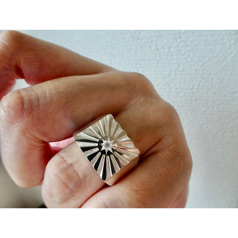 仁尾彫金『一つ星ダイヤ、プラチナ、太陽の印台リング2、磨き
