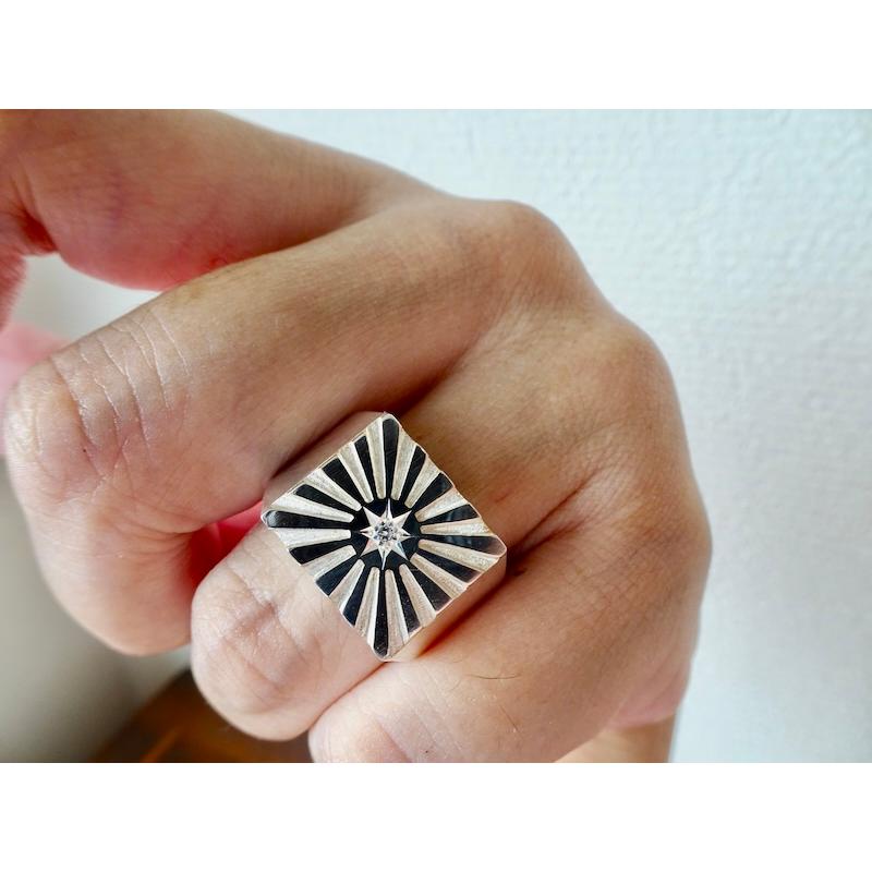 仁尾彫金『一つ星ダイヤ、プラチナ、太陽の印台リング2、磨き