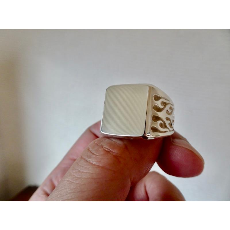 仁尾彫金『ファイヤーパターン印台リング、磨き』ハンドメイド366 