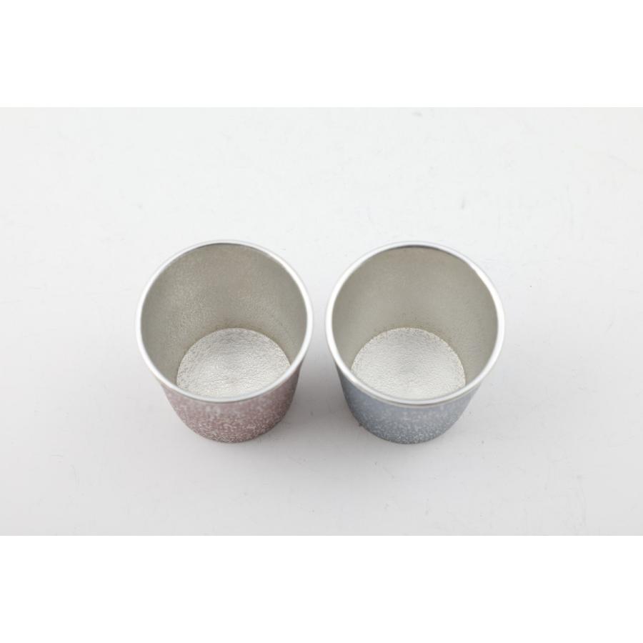 送料無料 [薩摩錫器工芸館] 薩摩錫器 ぐい呑 吹雪赤漆加工\u0026吹雪藍漆加工 2個セット(赤)(藍) /タンブラー グラス ギフト 退職祝い 敬老の日 父の日 母の日_2