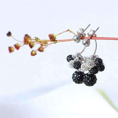 エリズ・オリジナルデザイン　房状クリスタルボール（大粒・黒） ピアス 送料無料 ポイント消化