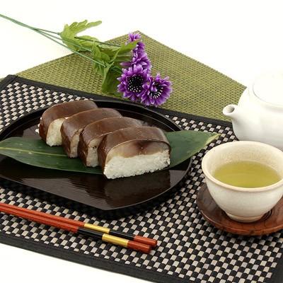吉野桜のチップで燻し、冷凍熟成　燻し鯖寿司 送料無料 ポイント消化｜nipponselect