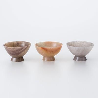 砡 玉杯 玉盃 酒器 ぐい呑  翡翠? 盃 石杯 石盃 酒器 ぎょく盃 美しい光沢と高い硬度をもつ正珪石を掘り、磨き上げた