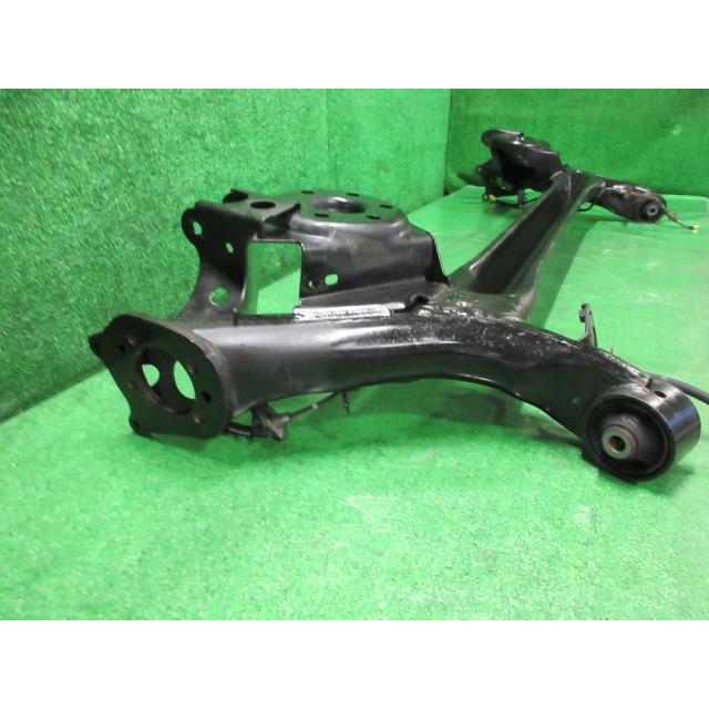 プリウス DAA-ZVW30 リア アクスルビーム ASSY L 040 スーパーホワイト