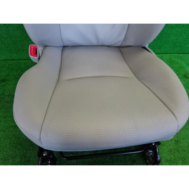 プリウス DAA-ZVW30 アシスタント シート 助手席 Gツーリング 16294