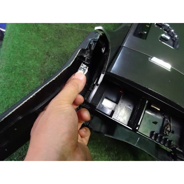 レクサス（LEXUS） IS DBA-GSE20 コンソール ボックス 077 ホワイト