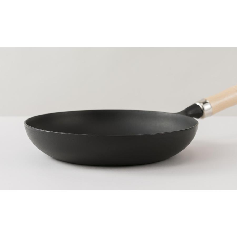 岩鋳 Iwachu オムレツパン24(木柄付) 黒焼付 内径23.5cm IH対応 フライパン 南部鉄器 24006の画像