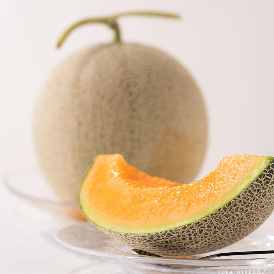 【全国送料込・予約商品】北海道ニセコの「ようていメロン」特大サイズ（秀）　1玉2.0〜2.3Kg ｘ4玉（青玉と赤玉各2）・・・数量限定 |  | 01