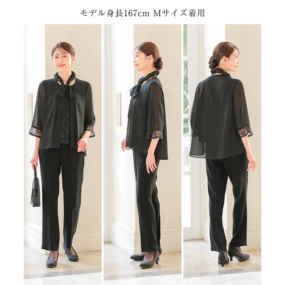 喪服 礼服 ブラックフォーマル レディース 隠して冷やせる ネックリボン付洗える防しわ 前開き レース 使い羽織り風 ブラウス ＋ ストレッチ パンツ スーツの画像