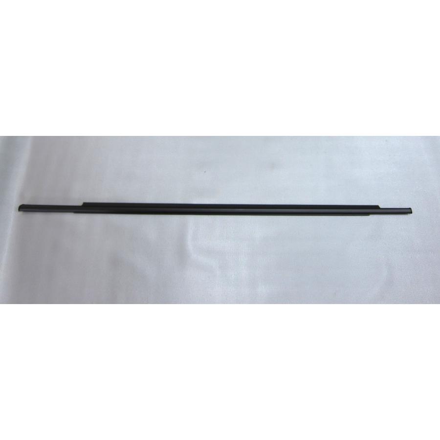 リヤドアウェザーストリップ（運転席側） デリカD5 CV5W 82820W090P