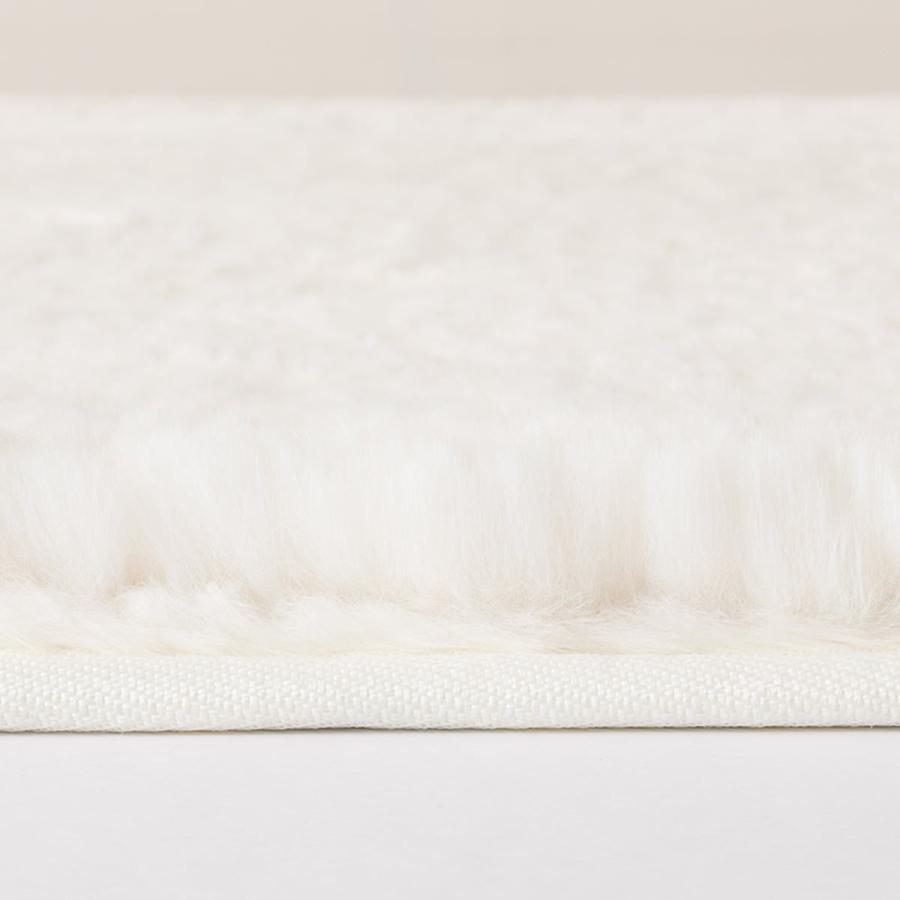 ニトリ（NITORI） ふんわり、なめらか上質な肌ざわりのラグ(ウサギラグ