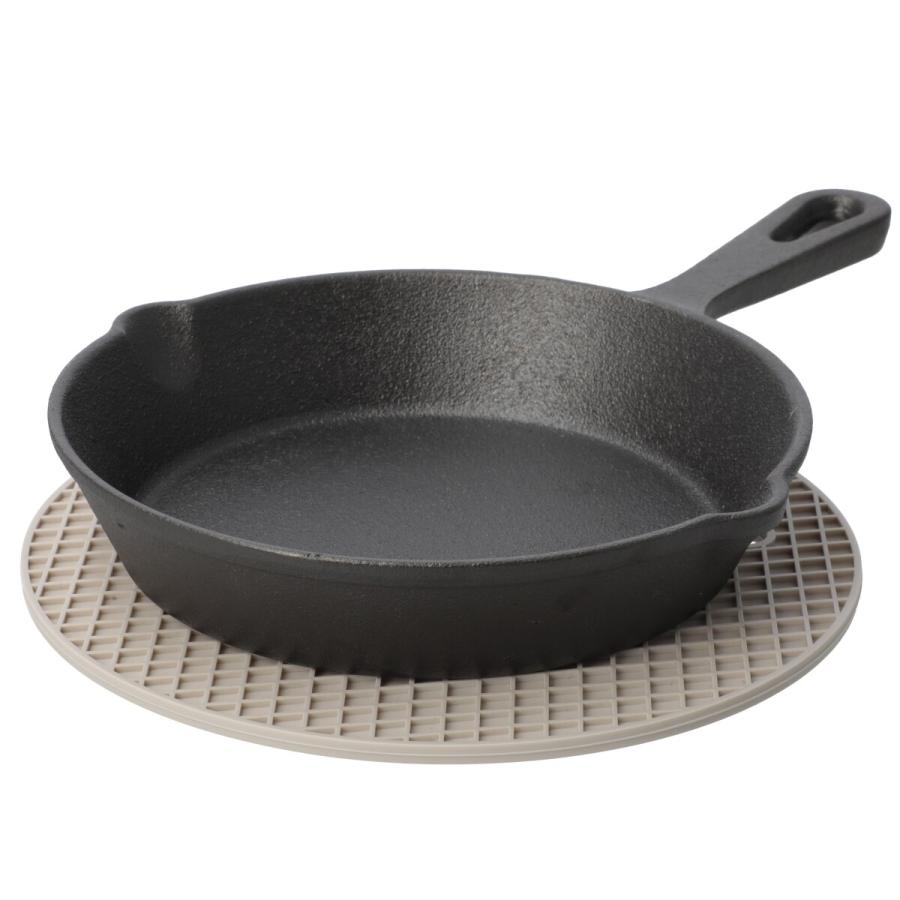 ニトリ 鍋つかみとしても使えるシリコーン鍋敷き(モカ GA19112