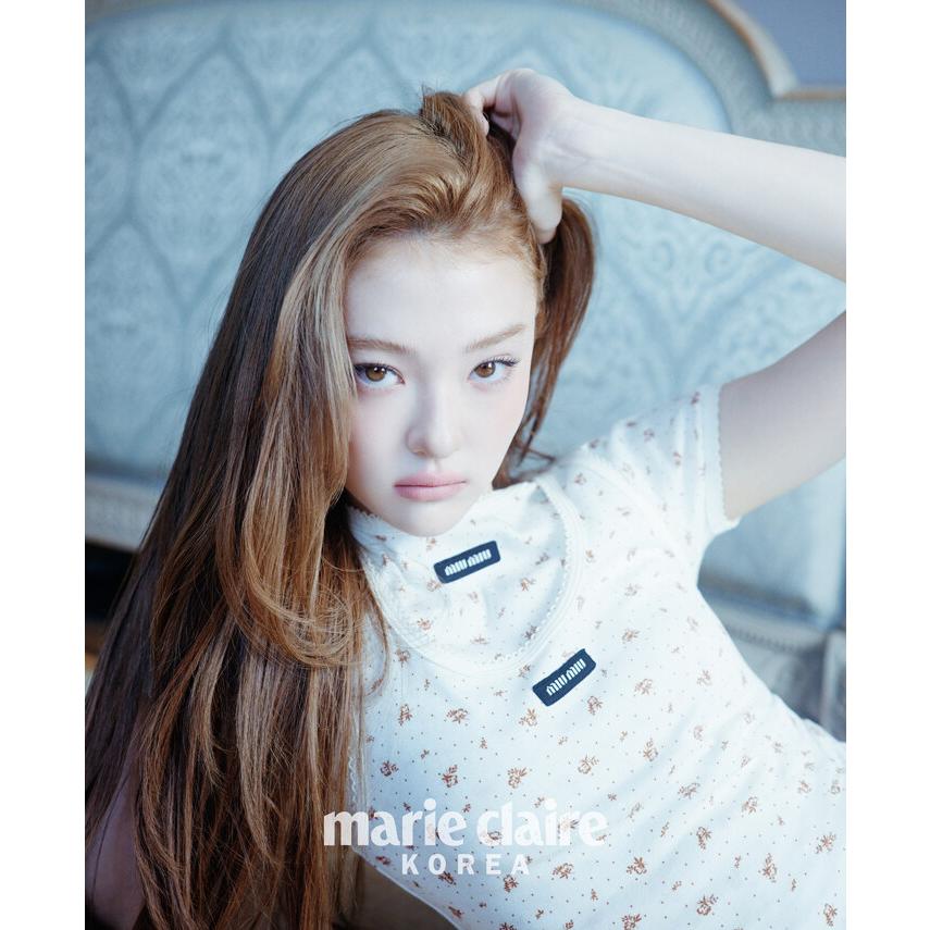 ポスター付録] 韓国 雑誌 marie claire (マリ・クレール) 2025年 12月