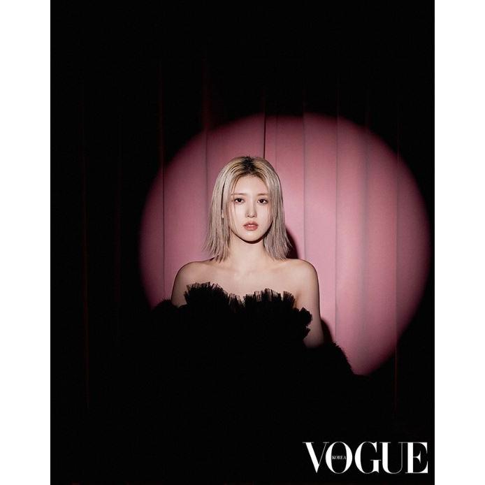 ★5％OFF★韓国 雑誌 VOGUE (ヴォーグ) 2023年 1月号 (チョ・ギュソン表紙 Cタイプ/LE SSERAFIMのキム・チェウォン記事)｜niyantarose｜03