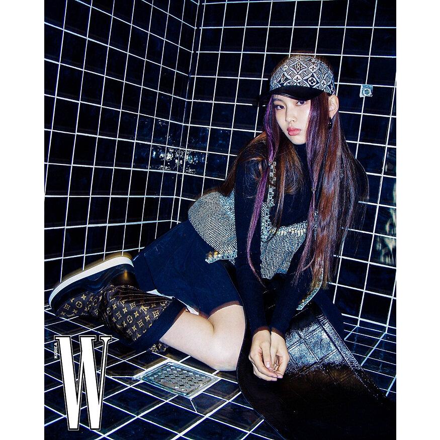 韓国 雑誌 W (ダブリュー) 2022年 12月号 (NewJeansのヘリン表紙/防弾