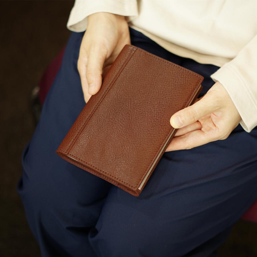 ブックカバー 名入れ ProfLine 姫路レザー 本革 文庫本 ProfLine A6 日本製 プレゼント 高級感  即納 読書 通勤 誕生日 送別 お礼 就職祝い 内祝い クリスマス | ブランド登録なし | 09