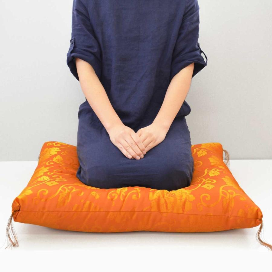 傘寿・米寿のお祝い用［座布団］牡丹唐草模様65cm×70cm（綿量1.6kg）｜黄色※熨斗不可・包装不可 |  | 02