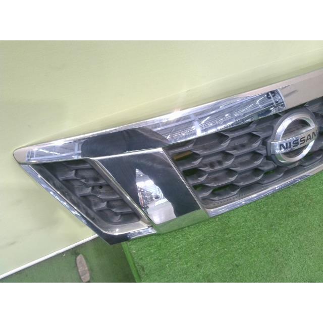 中古 NV350キャラバン LDF-VW2E26 ラジエータグリル YD25DDTI KH3  